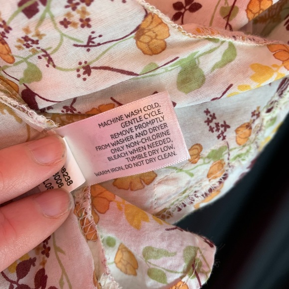 Old Navy cream and orange floral button down size XL - Picture 7 of 7